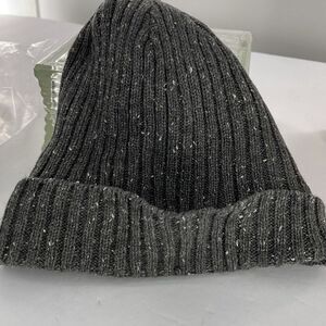 Ryan Seacrest Distinction men’s knit hat. One size